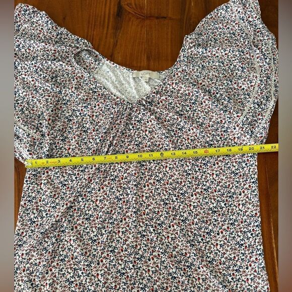 Loft butterfly sleeves perfect this flowy top with easy-going touch of romance. - Picture 10 of 15